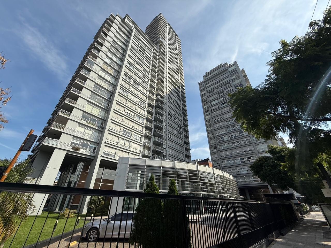 Torres residenciales Centennial Towers sobre Av. del Libertador 8000.